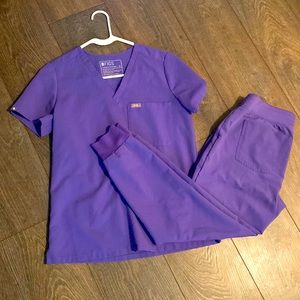 FIGS purple XS scrub set